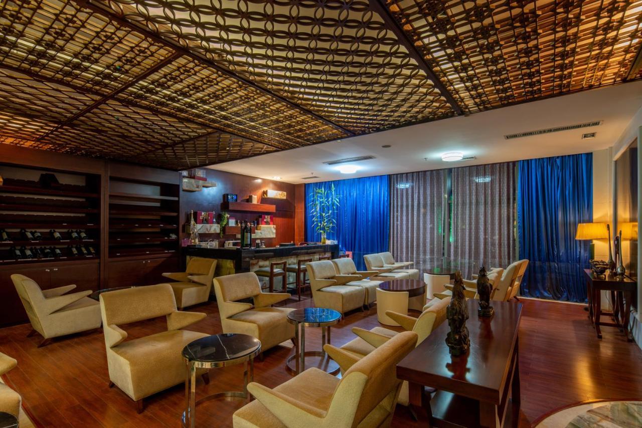 King Royal Hotel Yunfu ภายนอก รูปภาพ