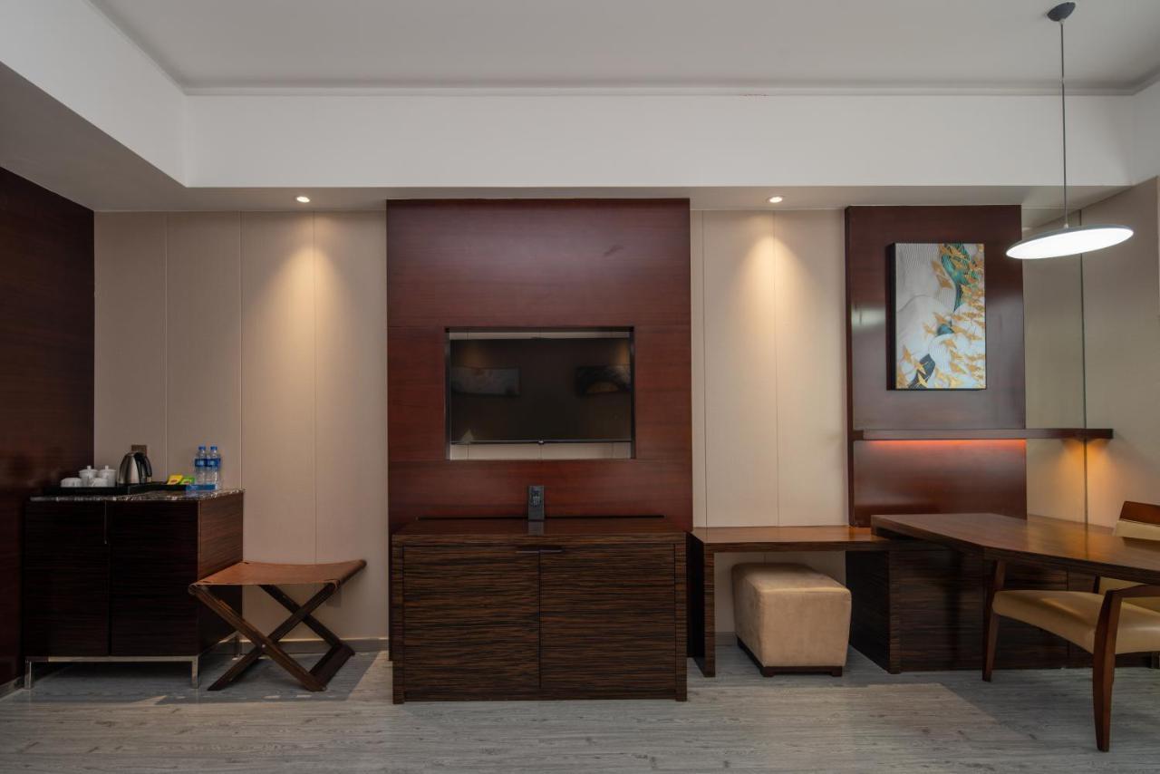 King Royal Hotel Yunfu ภายนอก รูปภาพ