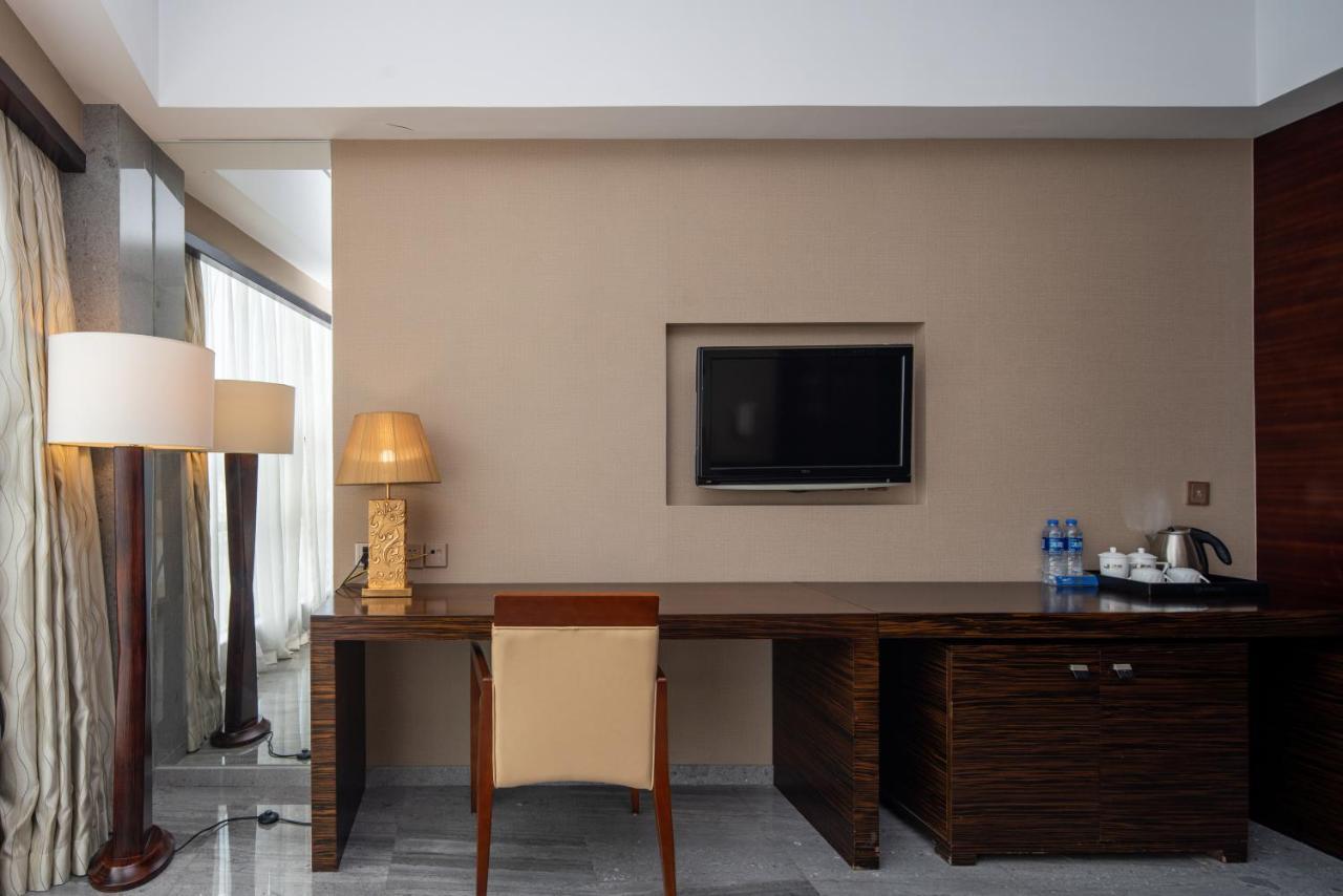 King Royal Hotel Yunfu ภายนอก รูปภาพ