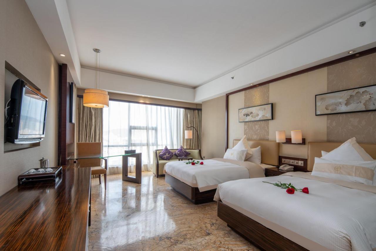 King Royal Hotel Yunfu ภายนอก รูปภาพ