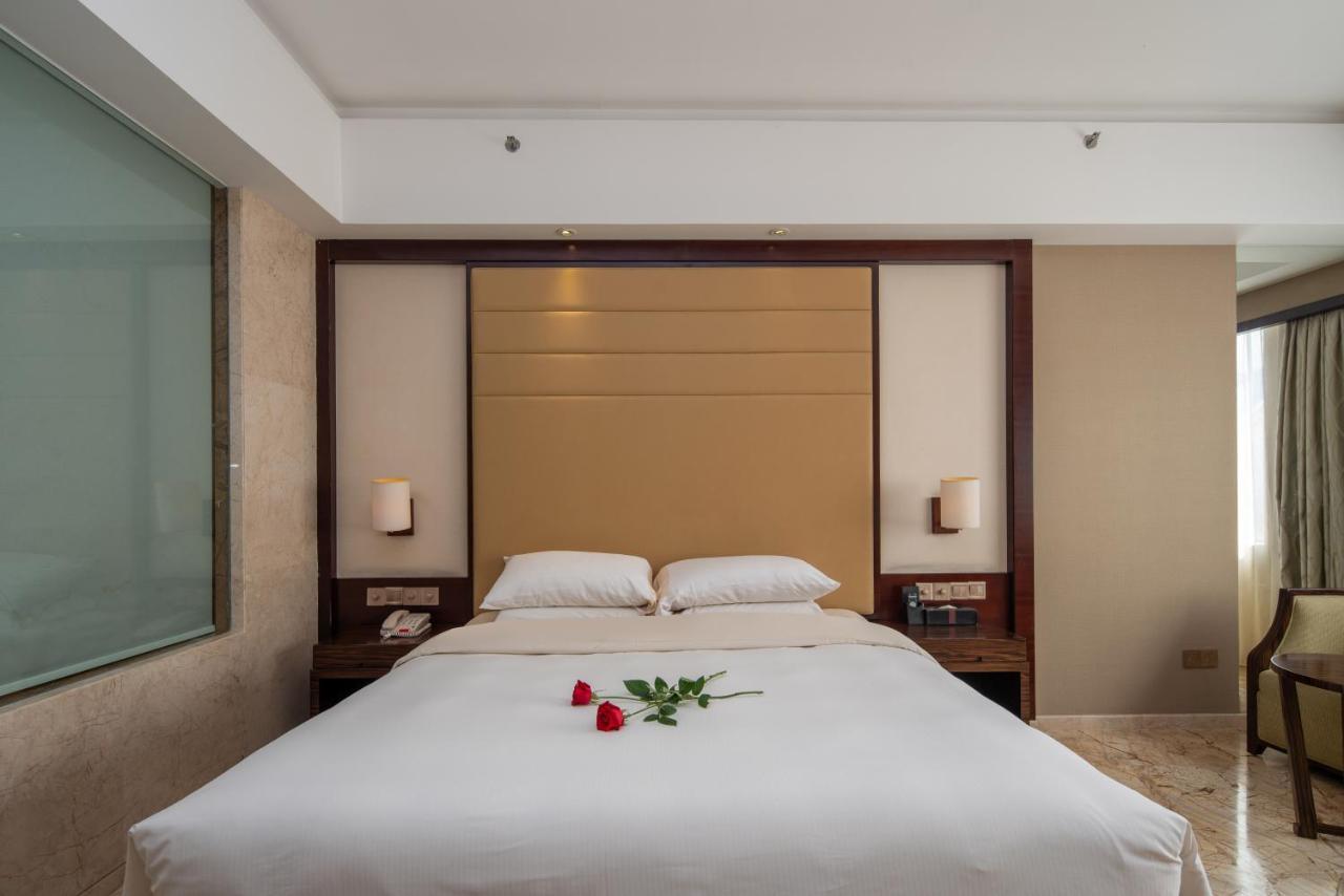 King Royal Hotel Yunfu ภายนอก รูปภาพ