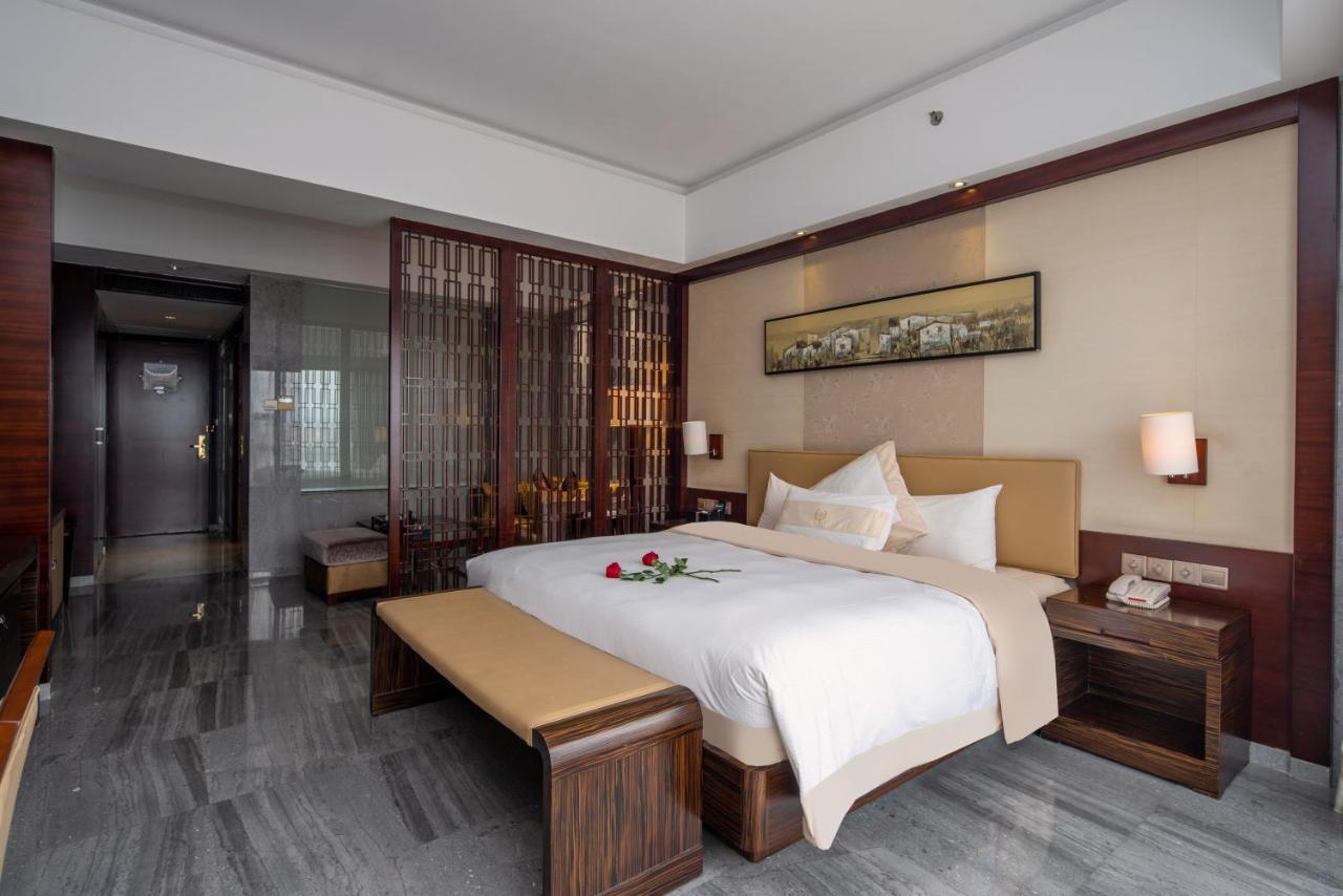 King Royal Hotel Yunfu ภายนอก รูปภาพ