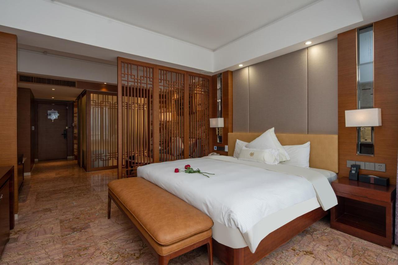 King Royal Hotel Yunfu ภายนอก รูปภาพ