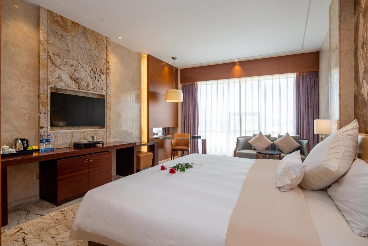 King Royal Hotel Yunfu ภายนอก รูปภาพ