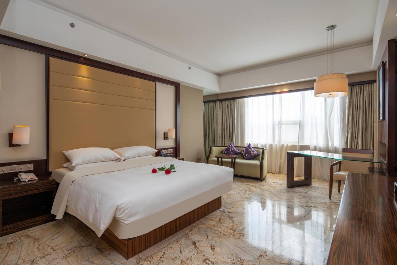 King Royal Hotel Yunfu ภายนอก รูปภาพ