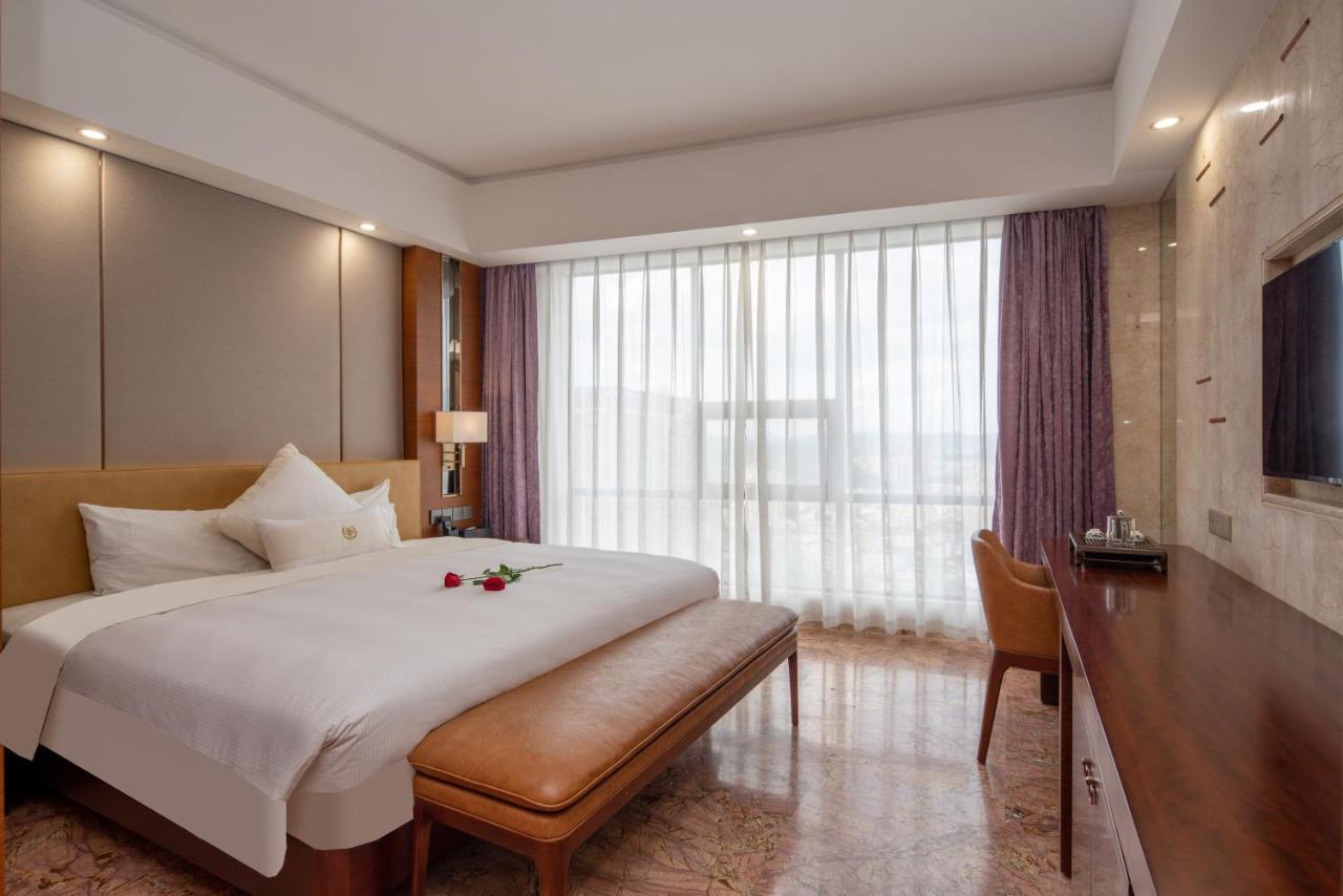 King Royal Hotel Yunfu ภายนอก รูปภาพ
