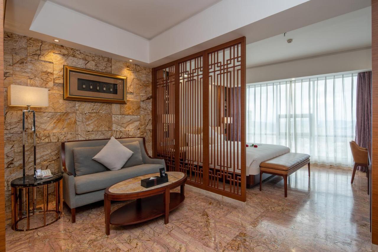 King Royal Hotel Yunfu ภายนอก รูปภาพ