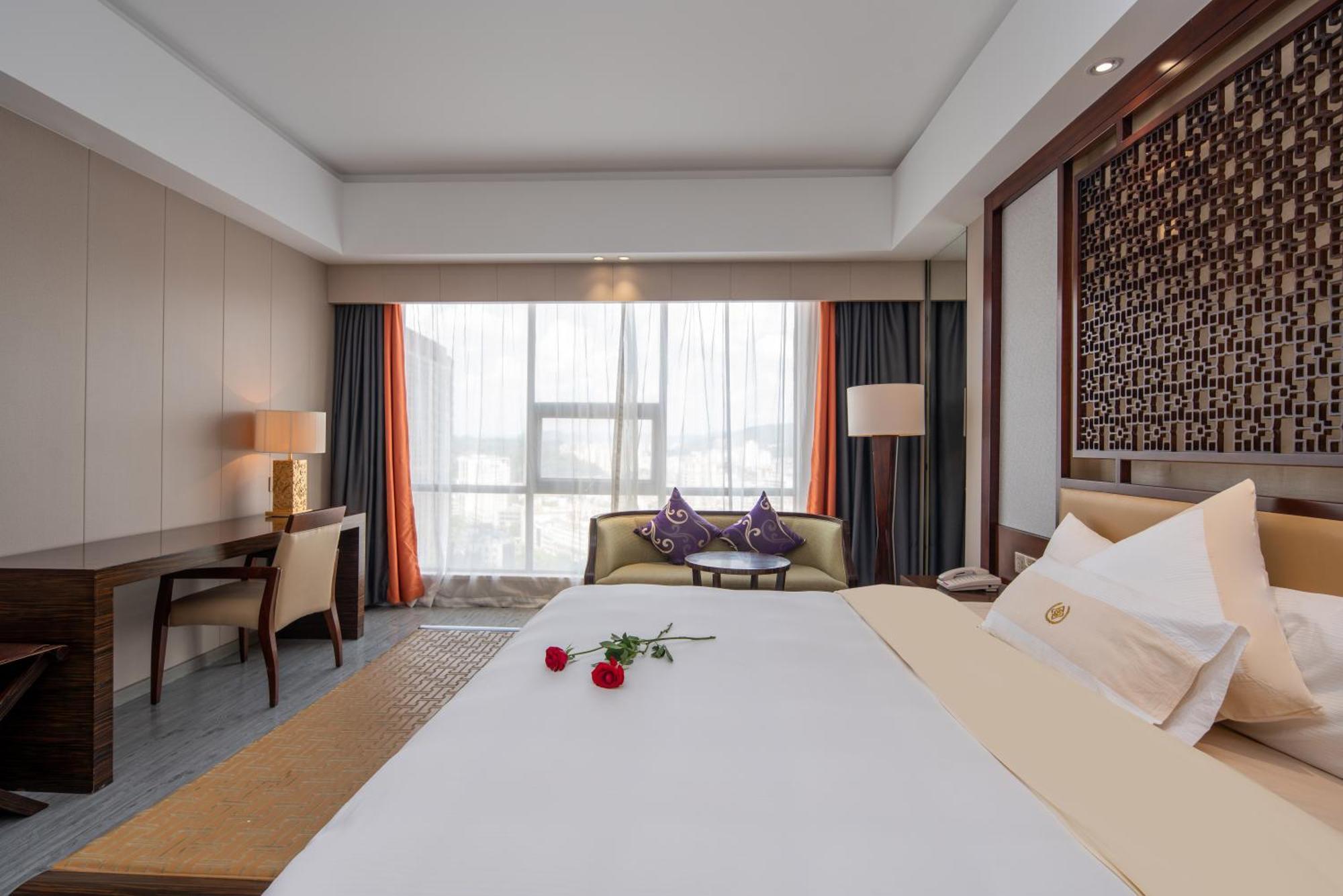 King Royal Hotel Yunfu ภายนอก รูปภาพ