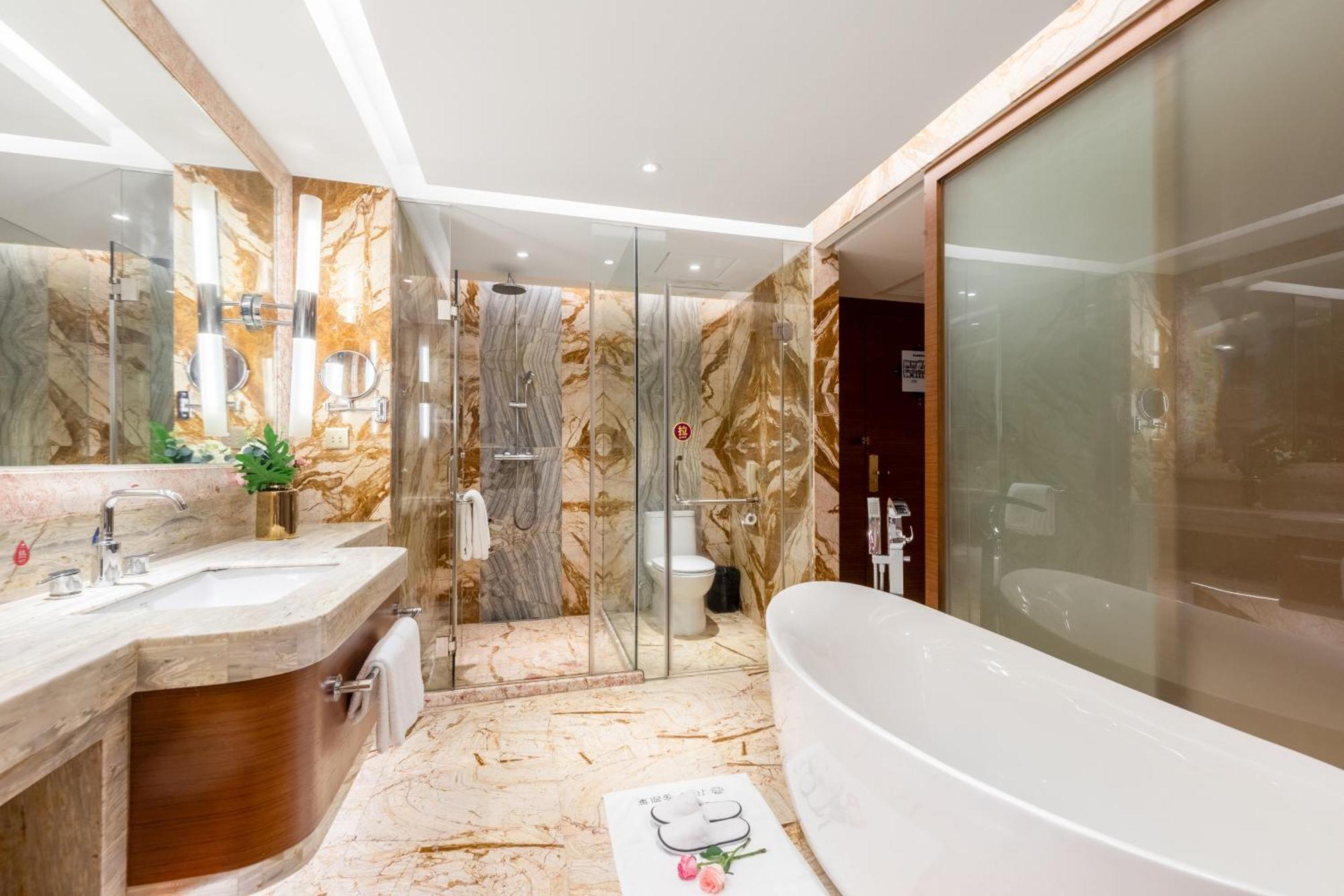 King Royal Hotel Yunfu ภายนอก รูปภาพ