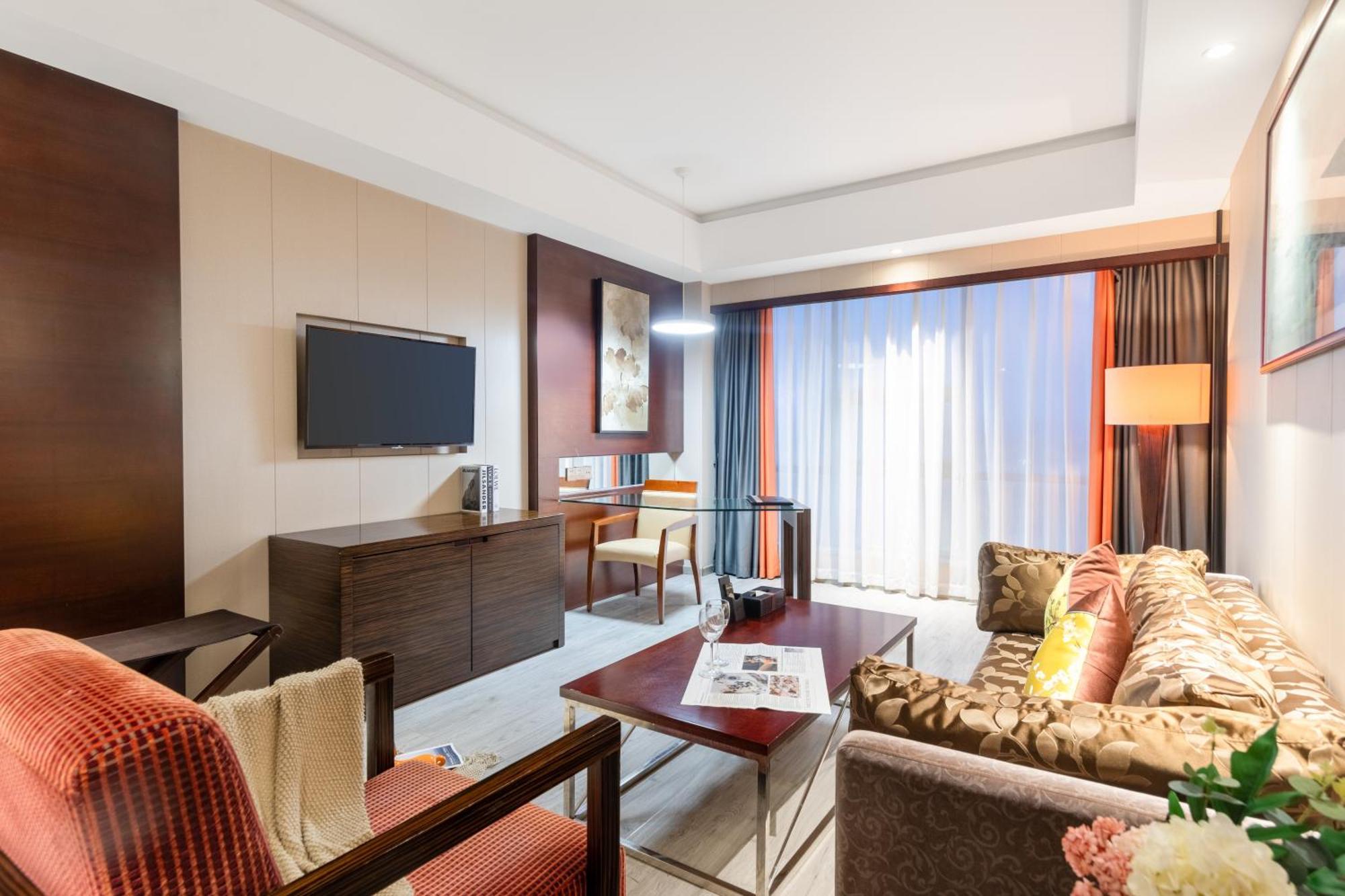 King Royal Hotel Yunfu ภายนอก รูปภาพ