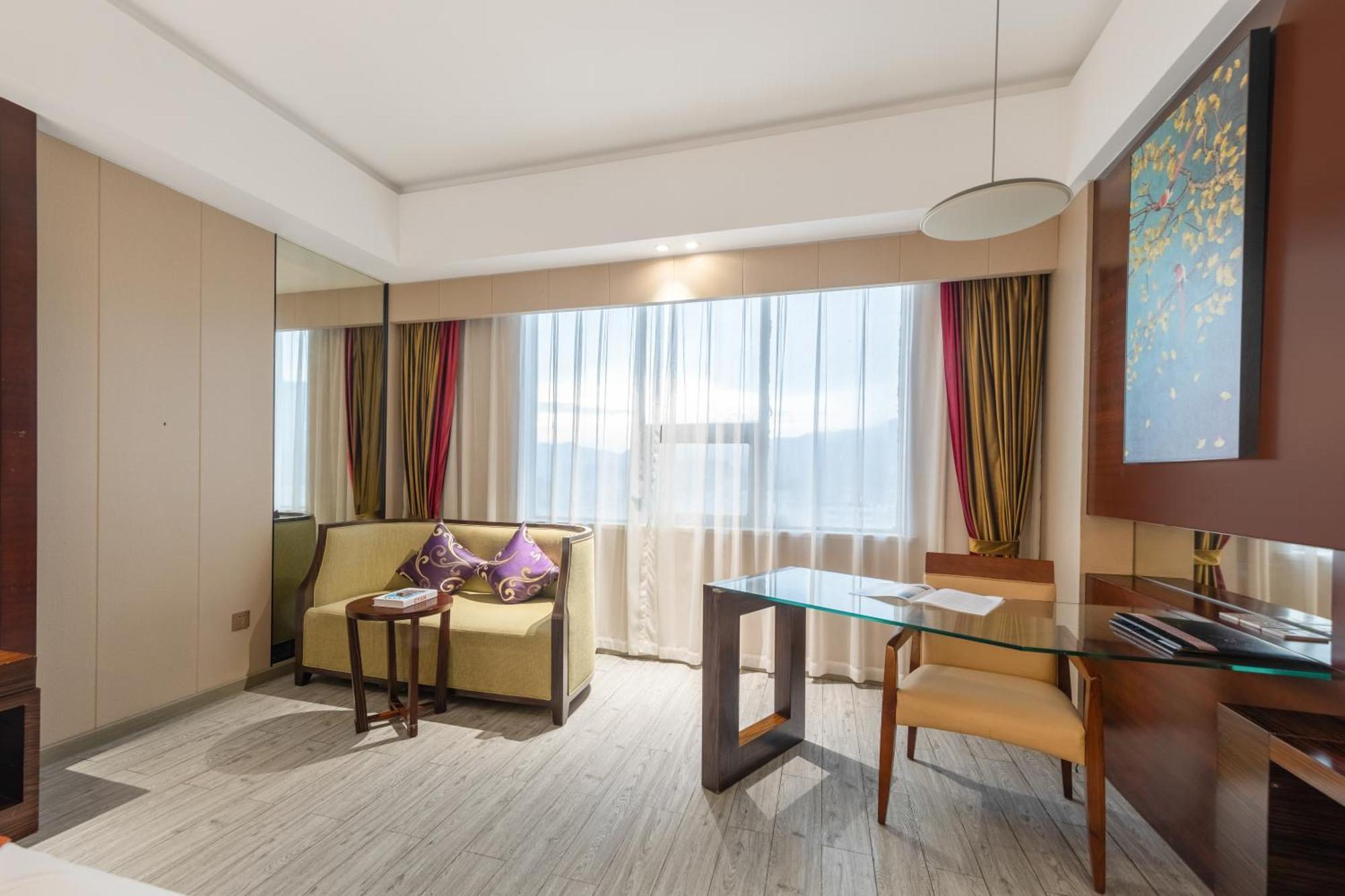 King Royal Hotel Yunfu ภายนอก รูปภาพ